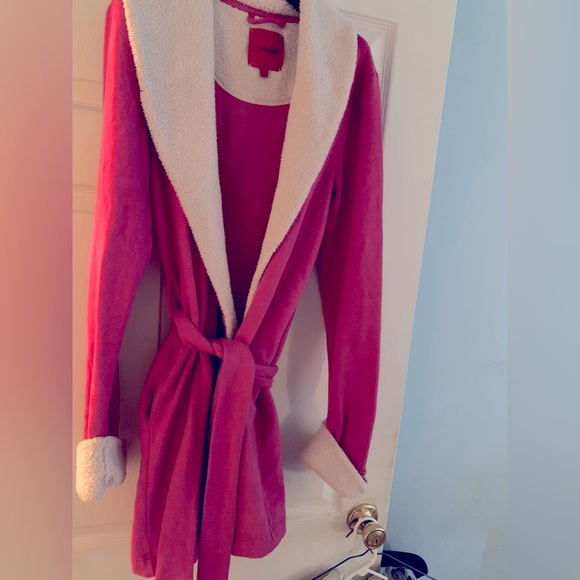 Victoria’s Secret Hot Pink Robe with Sherpa Collar - Size Medium - Picture 1 of 1